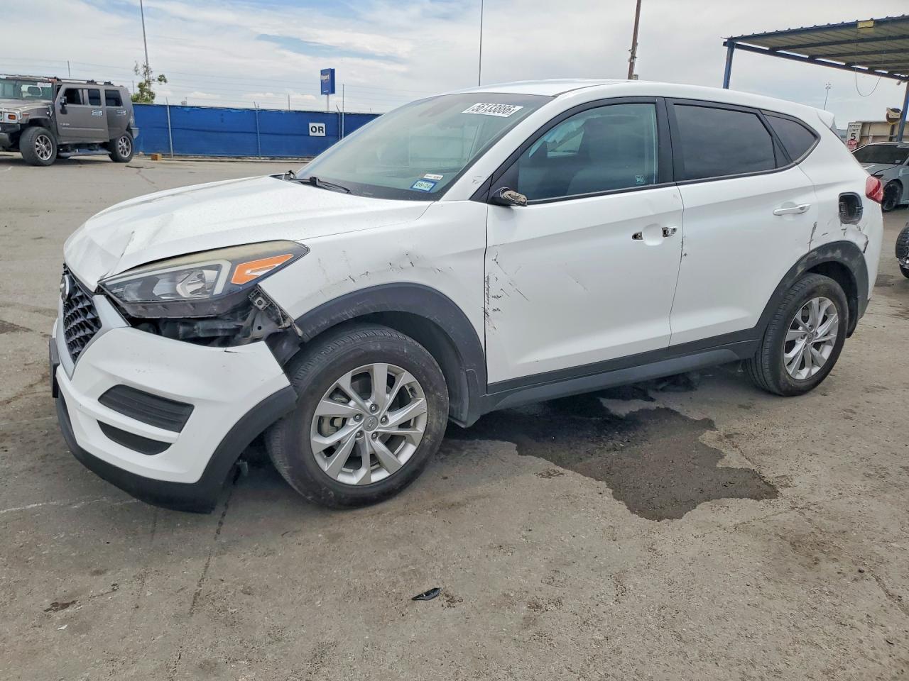 Salvage Hyundai TUCSON Image