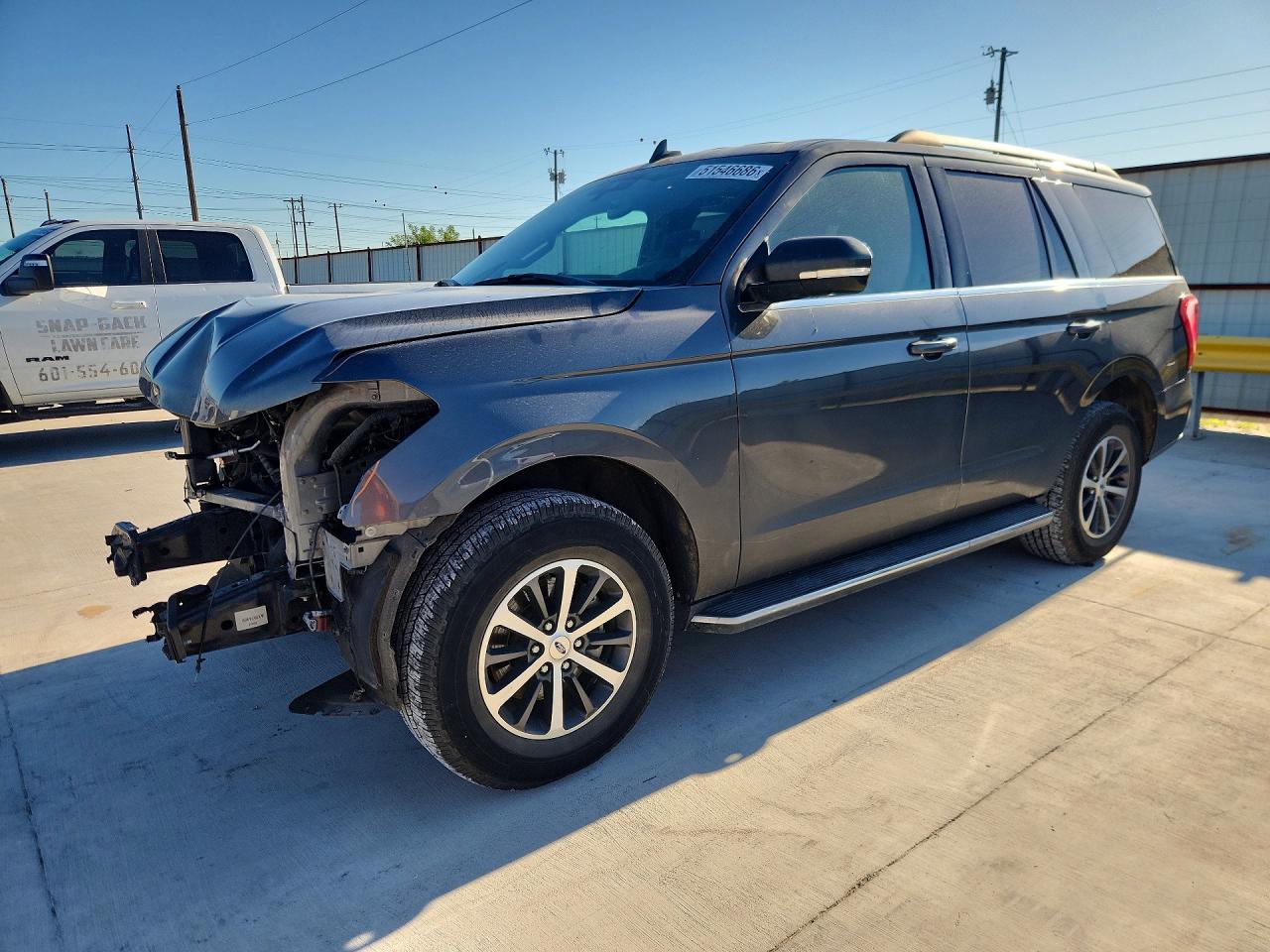Salvage Ford Expedition Image