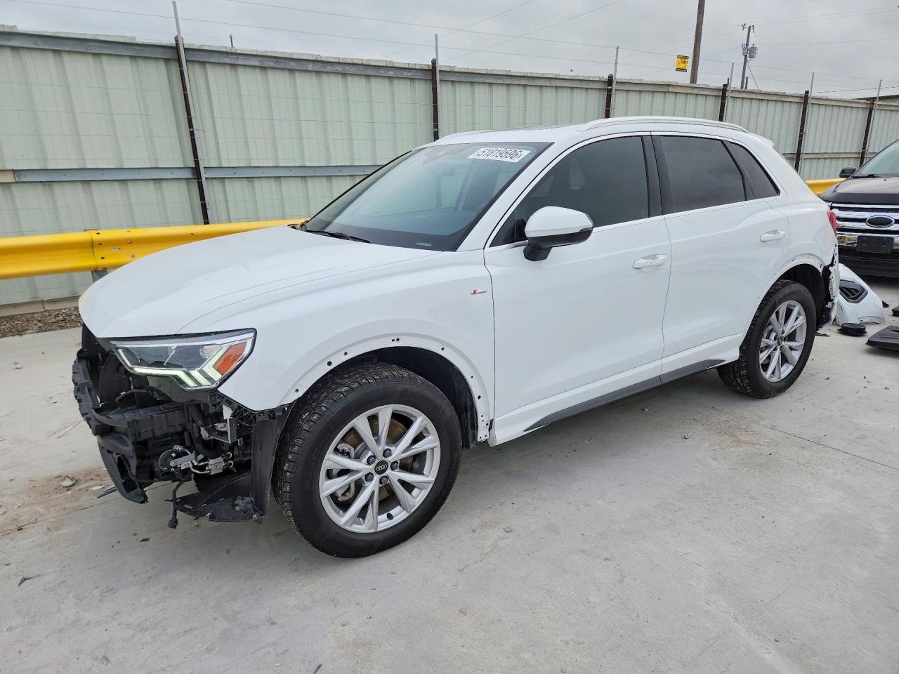 Salvage Audi Q3 Image