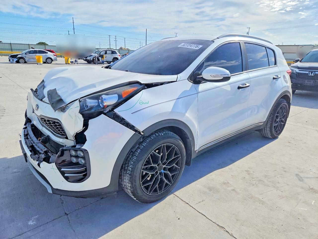 Salvage Kia Sportage Image