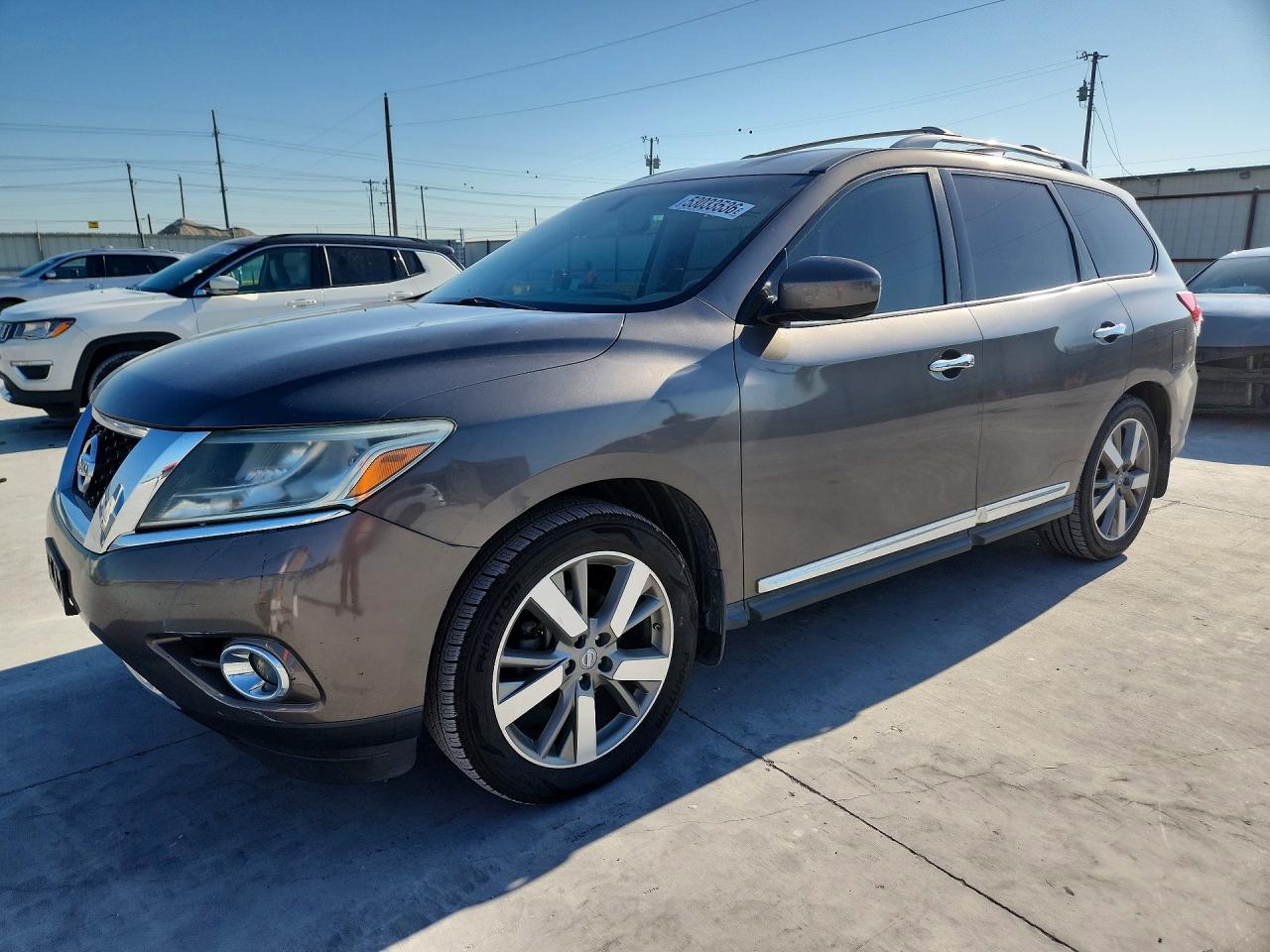 Salvage Nissan Pathfinder Image