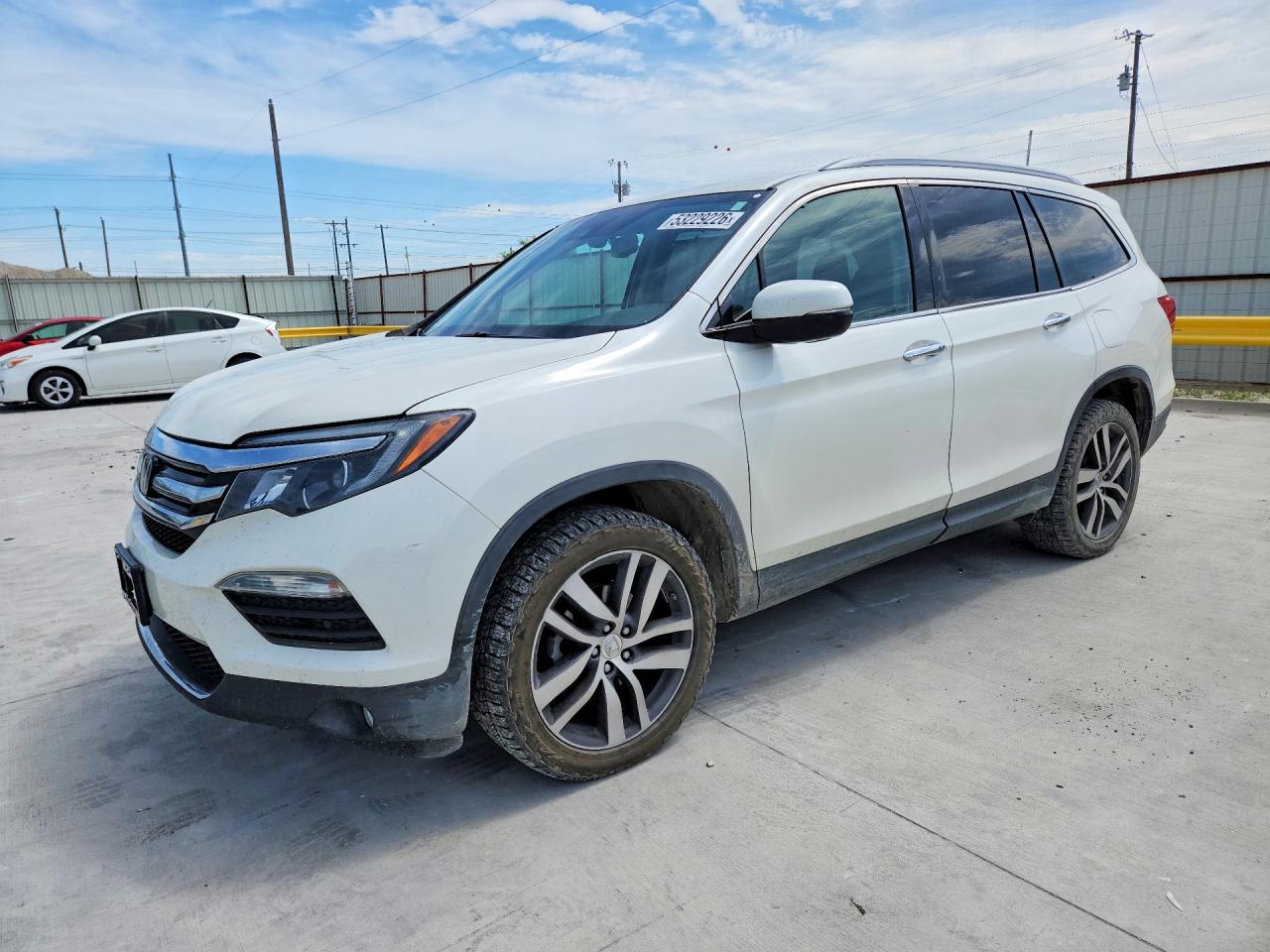 Salvage Honda Pilot Image