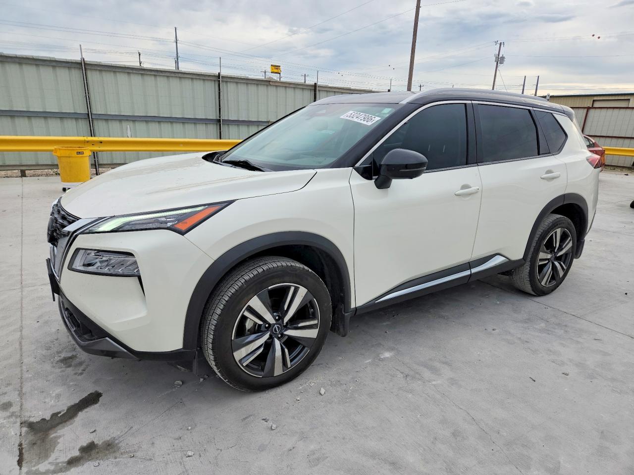 Salvage Nissan Rogue Image