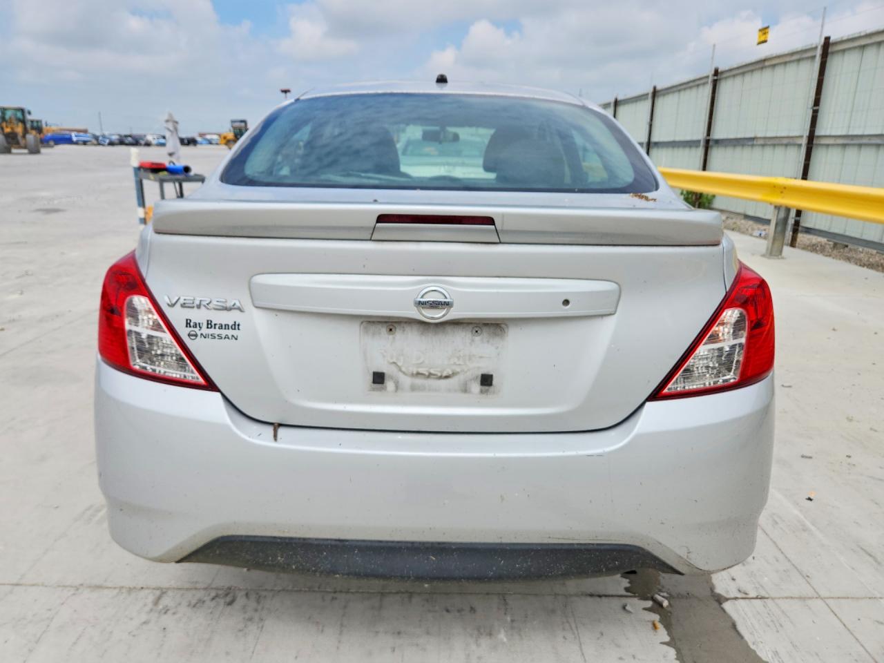 Nissan Versa S Plus