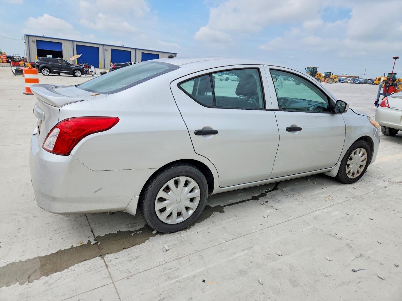 Nissan Versa S Plus