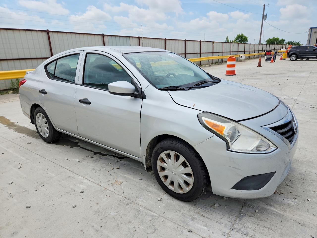 Nissan Versa S Plus