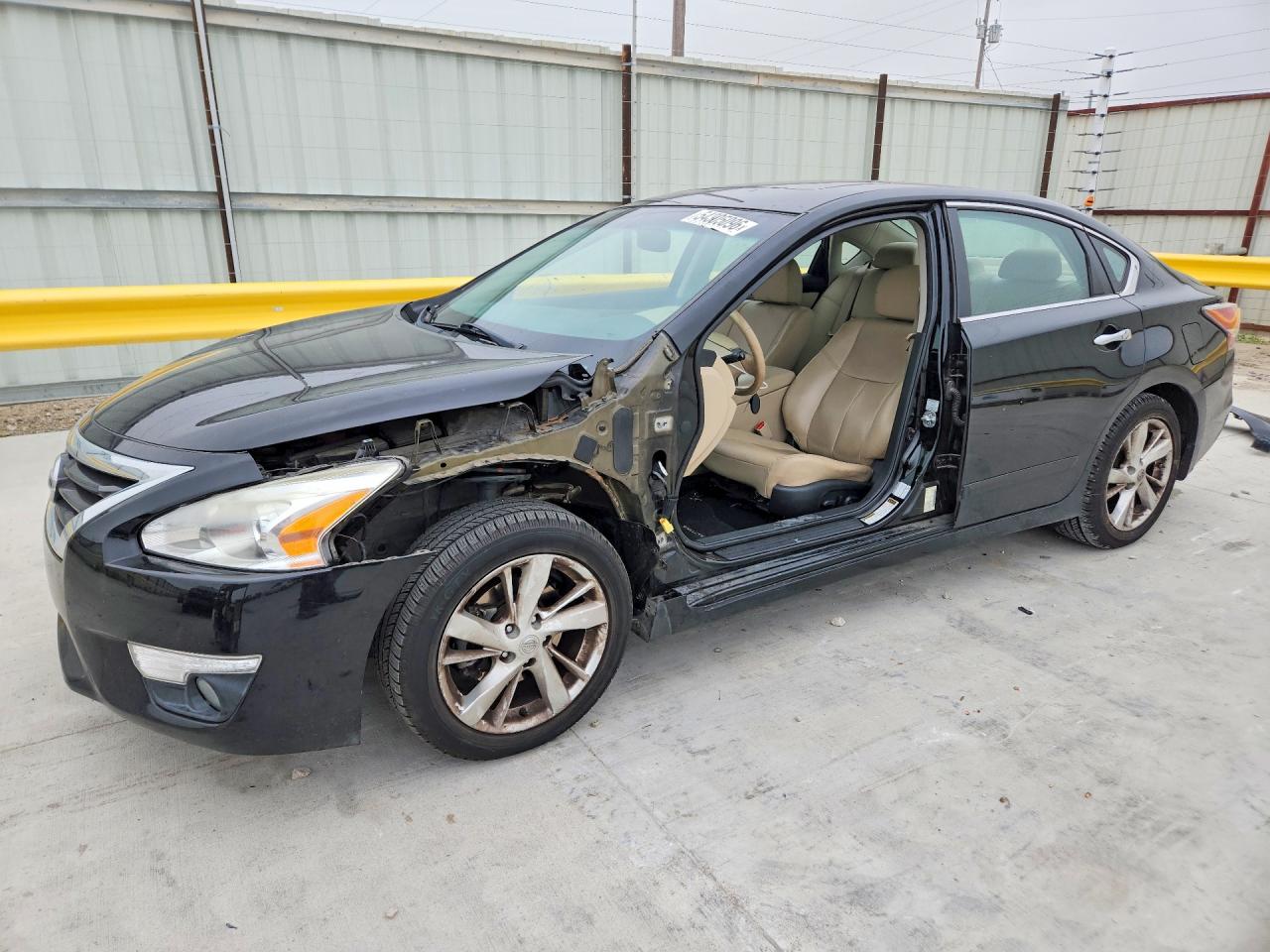 Salvage Nissan Altima Image
