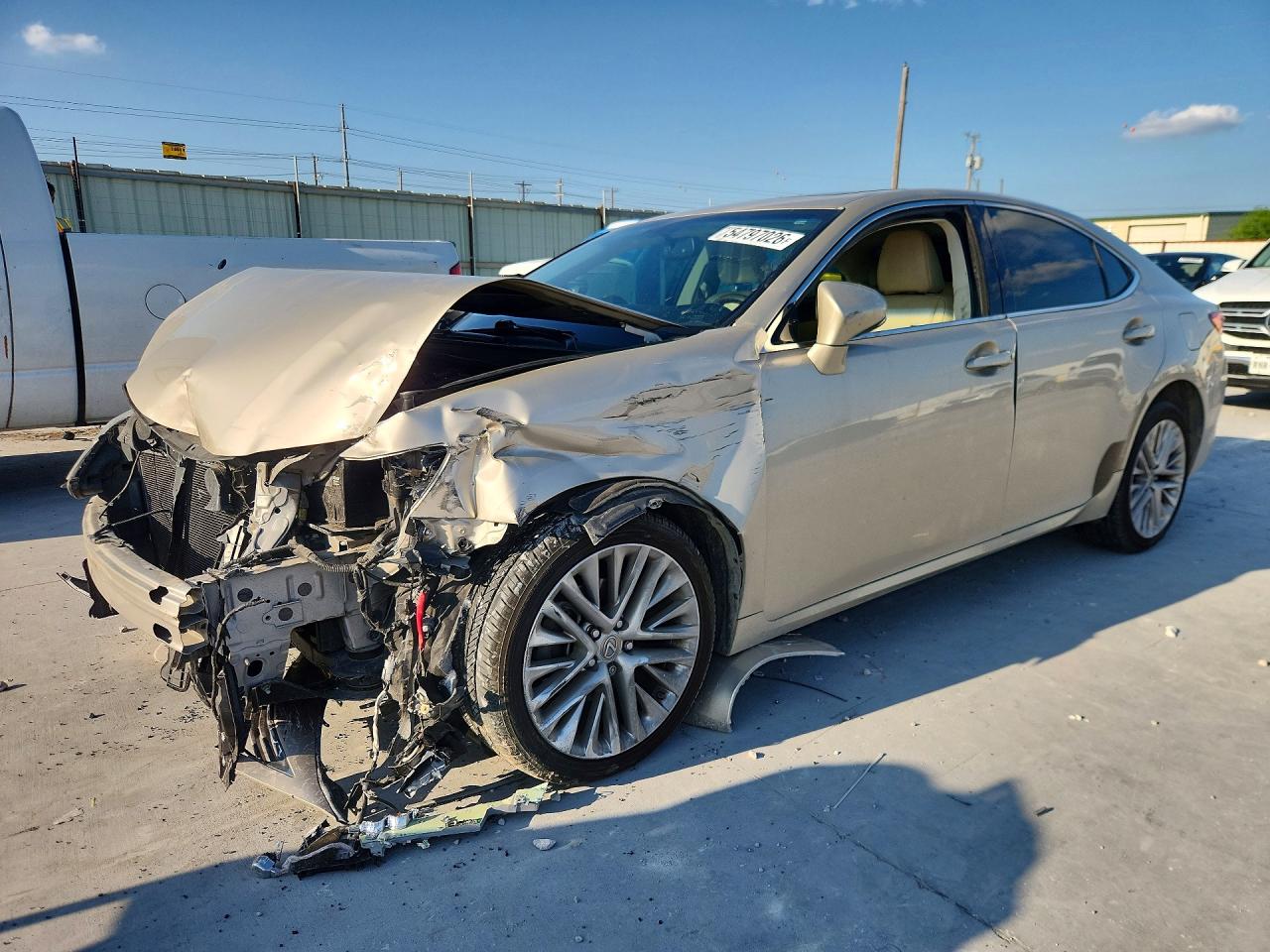 Salvage Lexus Es Image