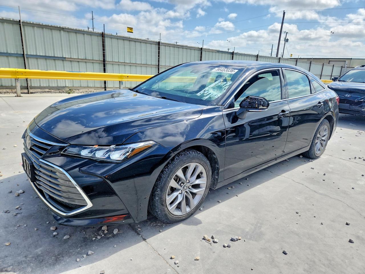 Salvage Toyota Avalon Image
