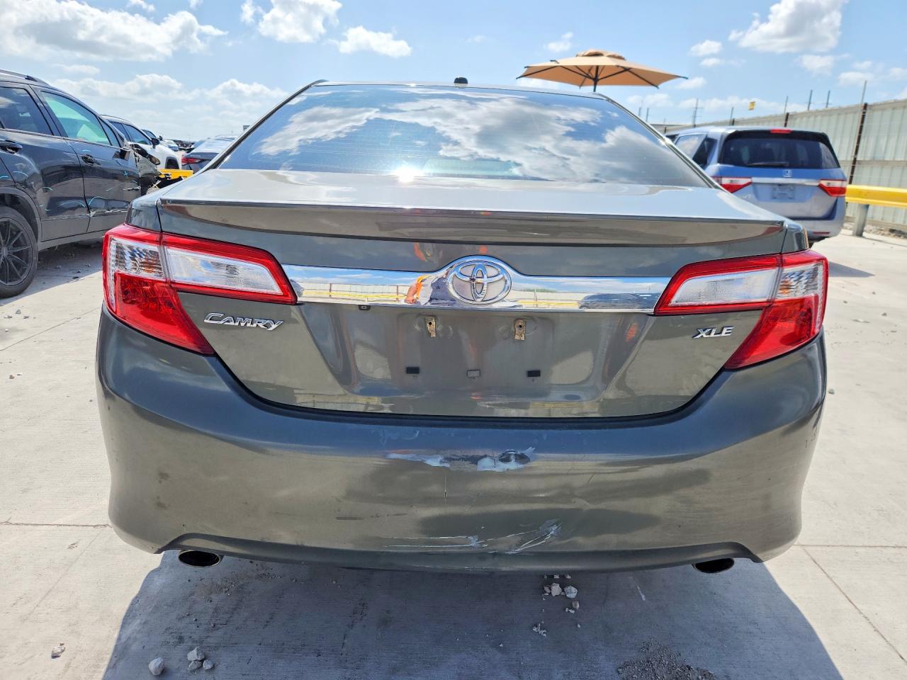 Toyota Camry Xle V6
