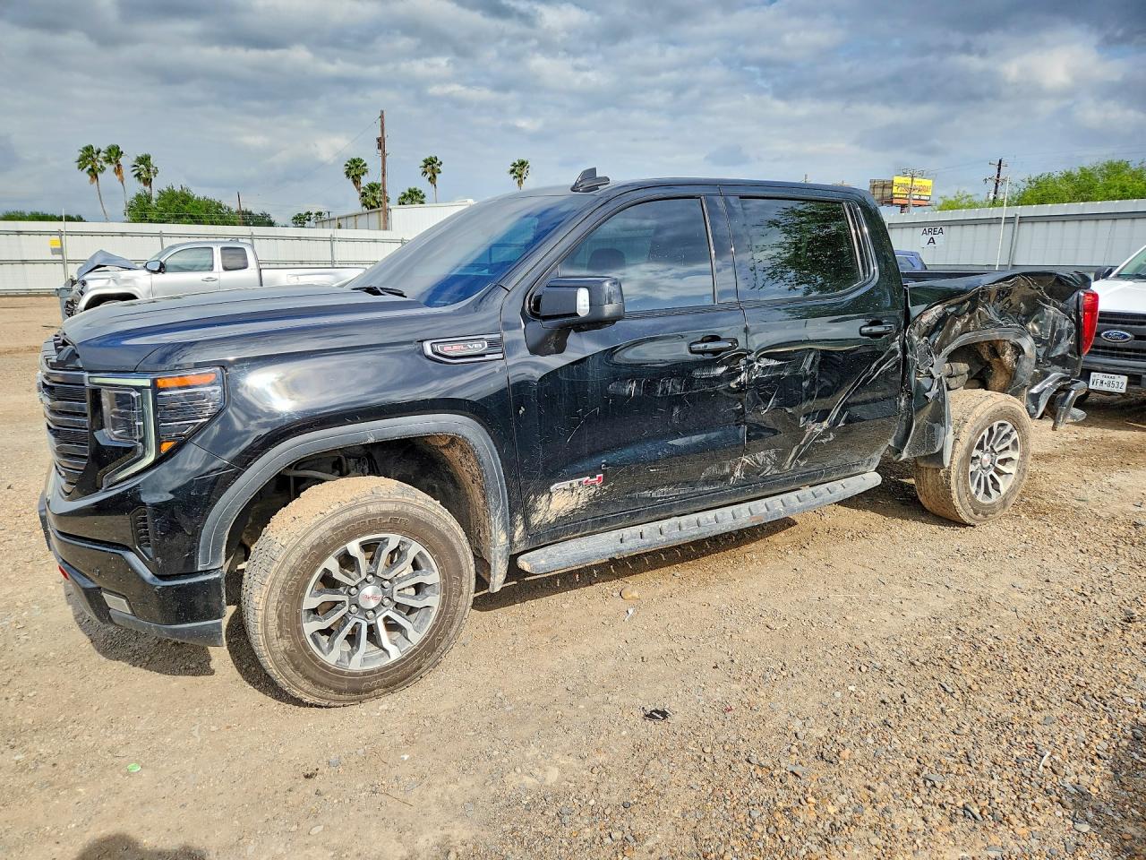 Salvage GMC Sierra Image