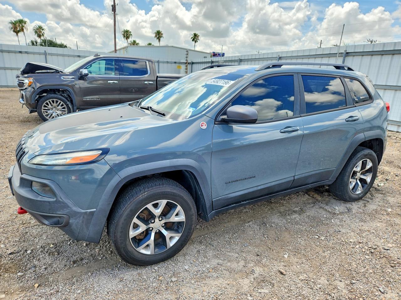 Salvage Jeep Cherokee Image