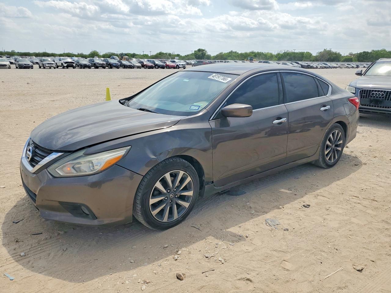 Salvage Nissan Altima Image