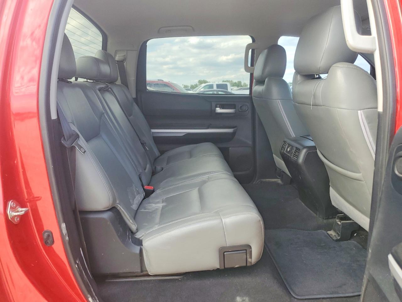 Toyota Tundra Crewmax Sr5