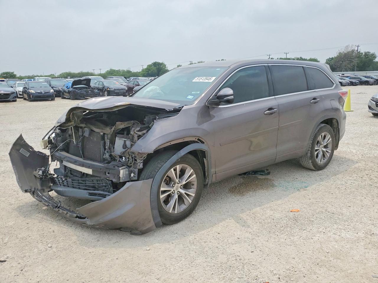 Salvage Toyota Highlander Image