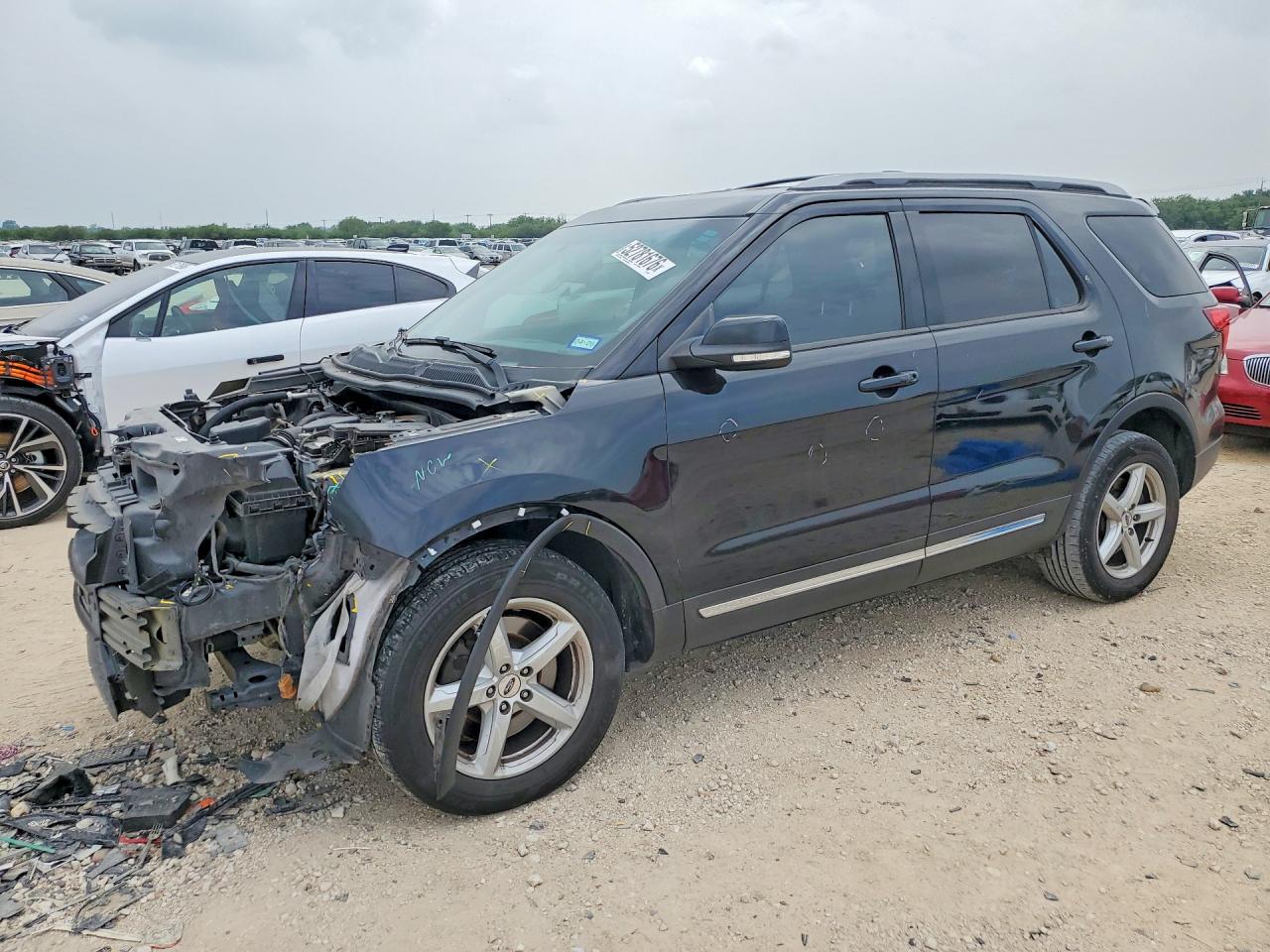 Salvage Ford Explorer Image