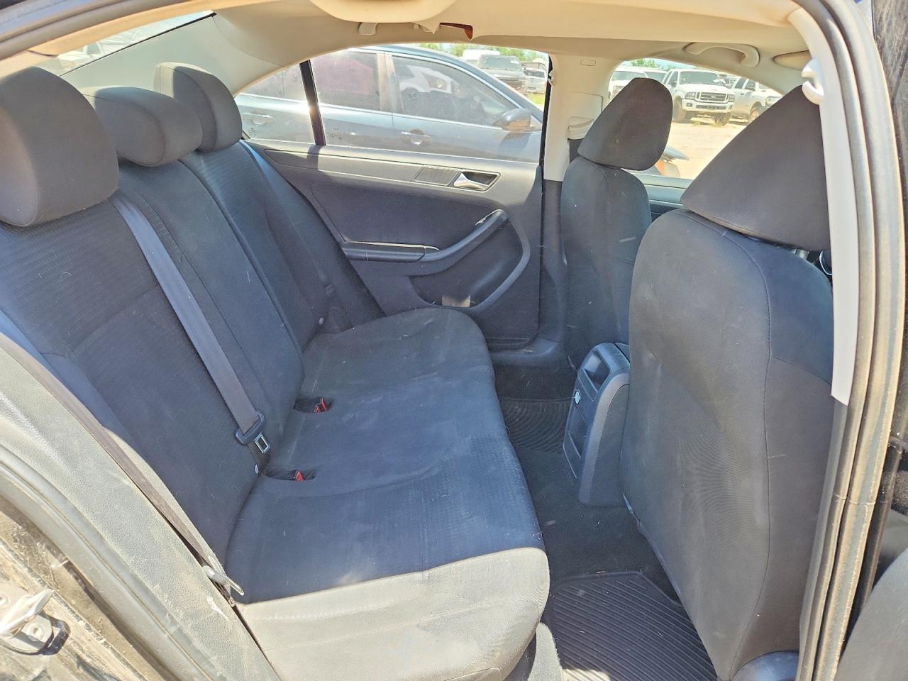 Volkswagen Jetta Base