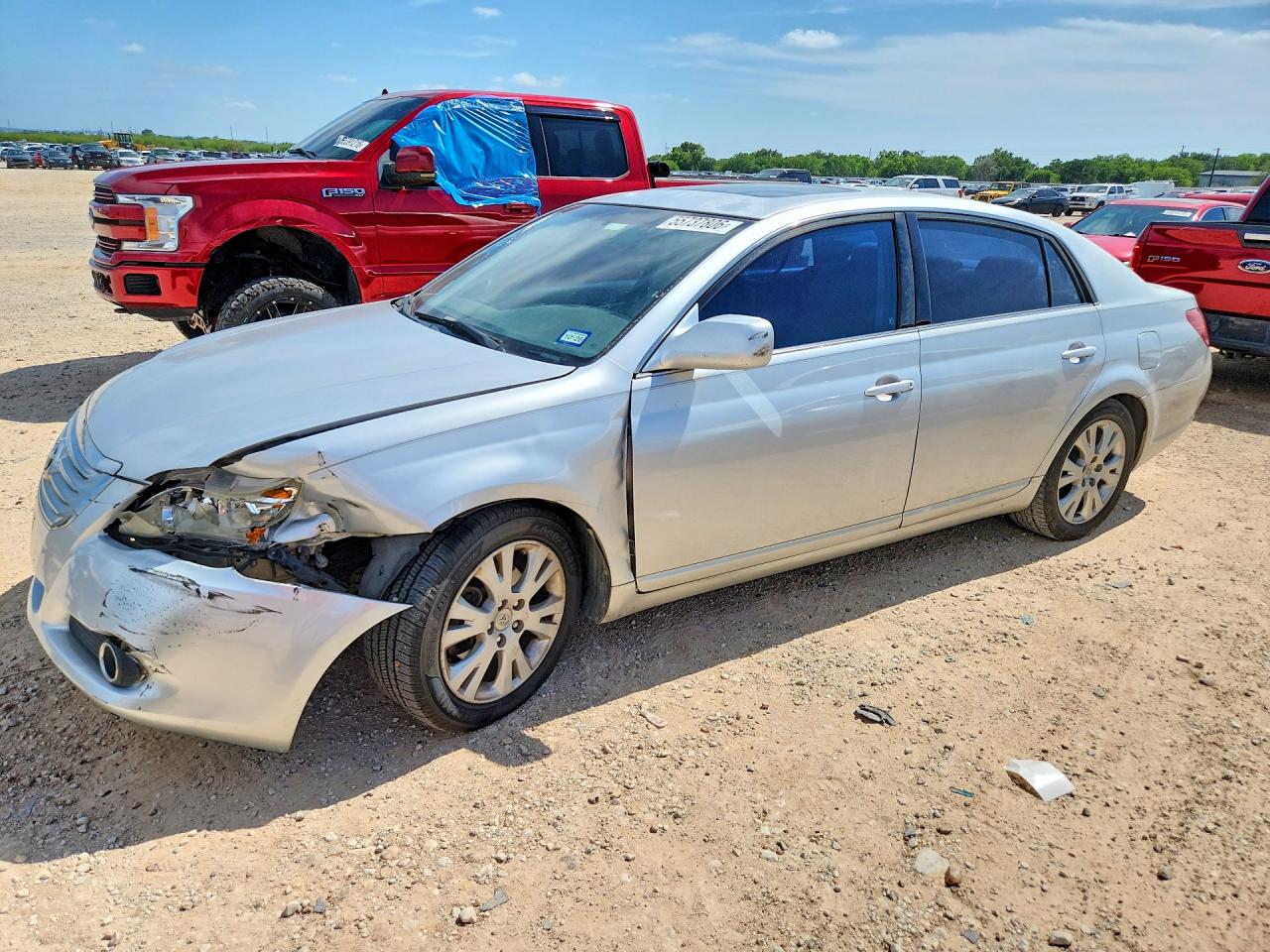 Salvage Toyota Avalon Image