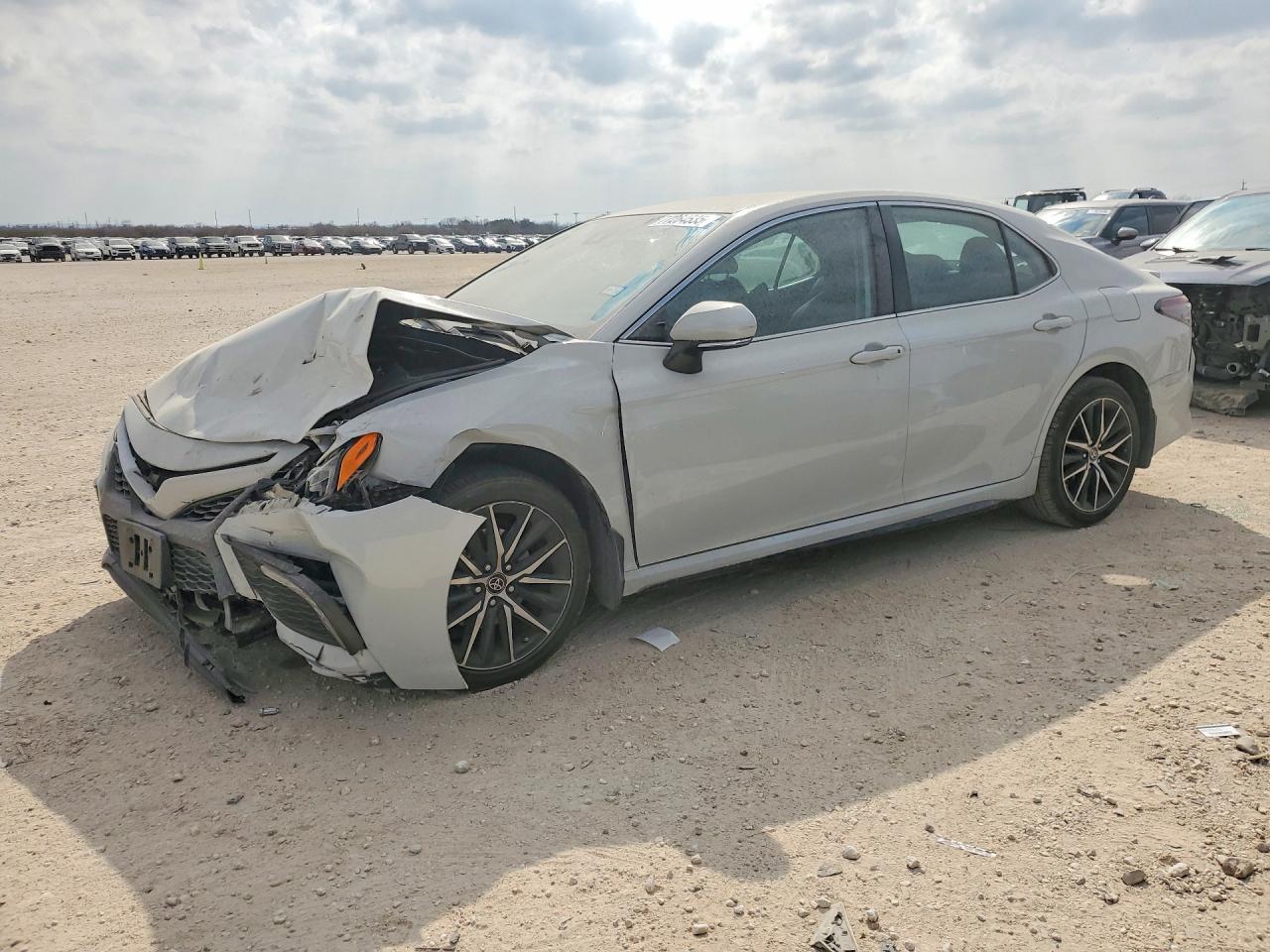 Salvage Toyota Camry Image