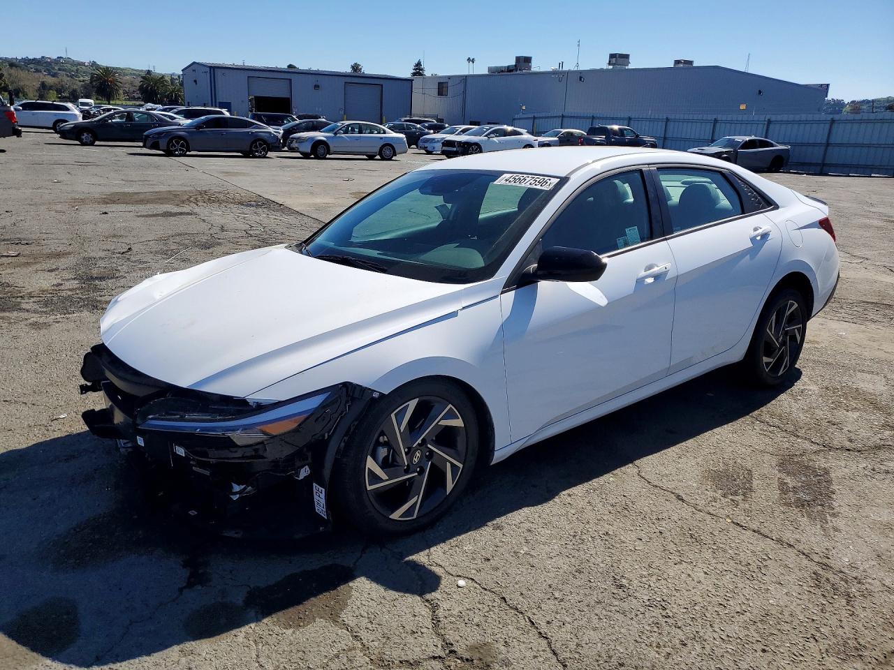 Salvage Hyundai ELANTRA Image