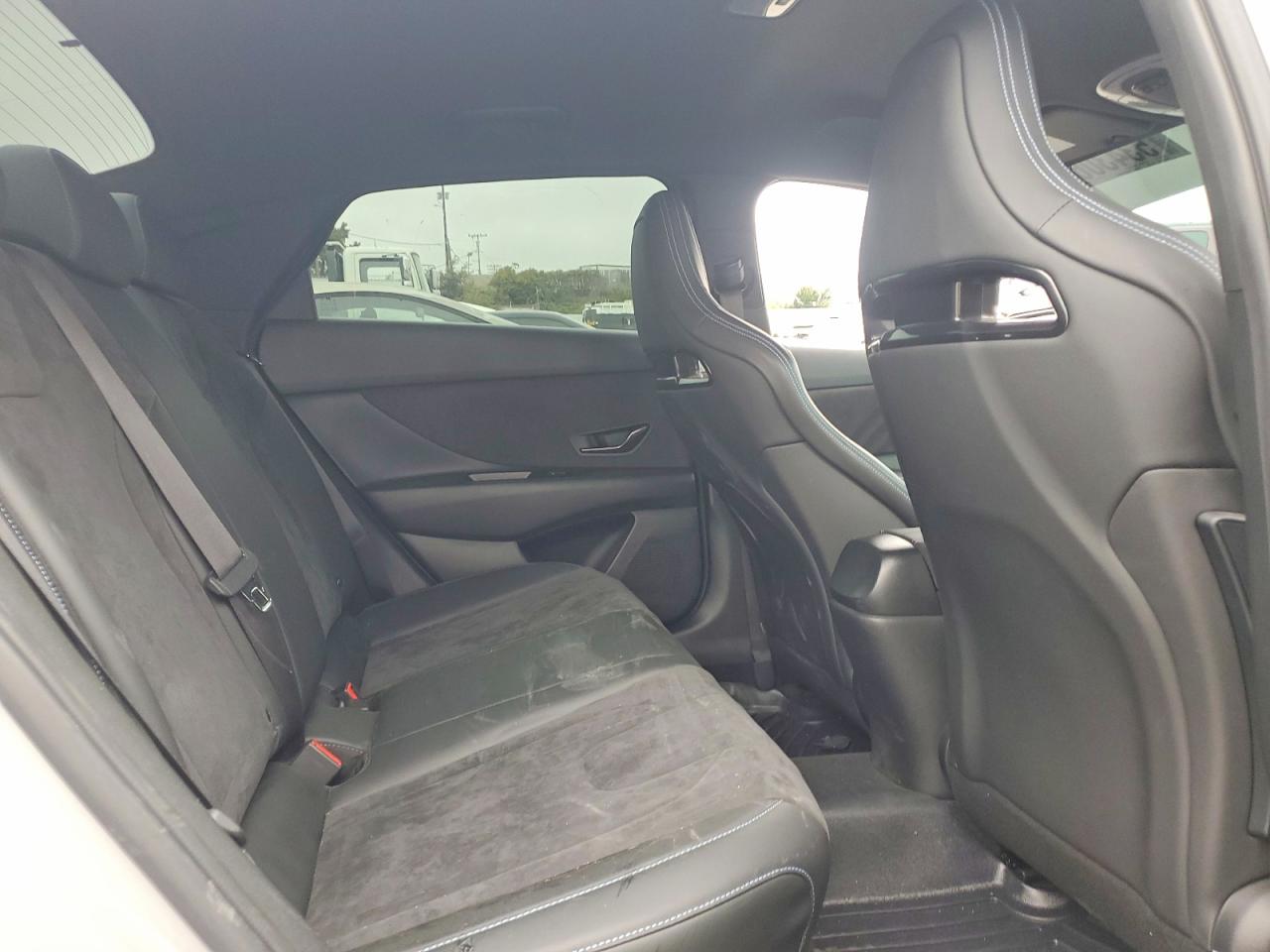 Hyundai ELANTRA Base