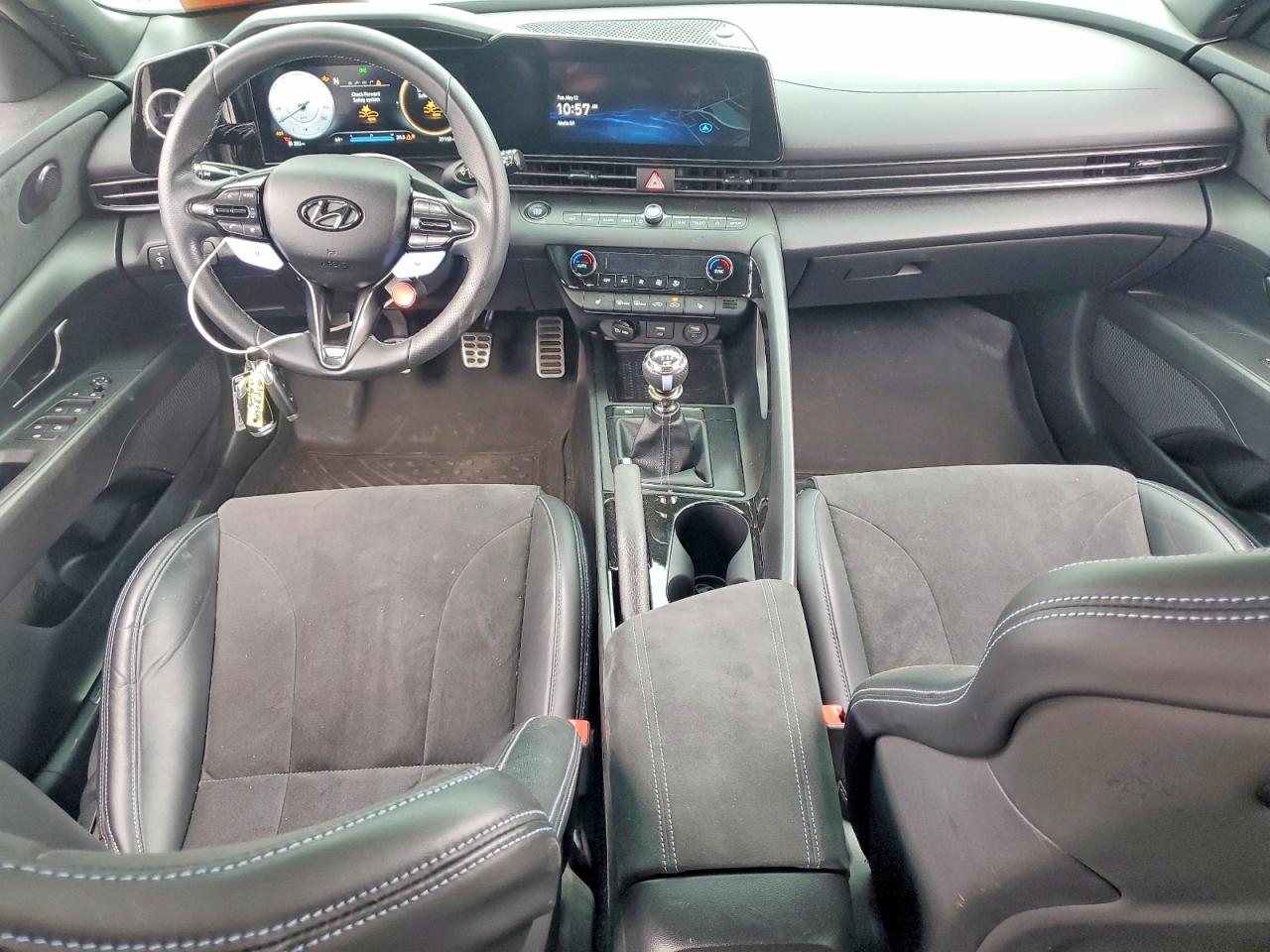 Hyundai ELANTRA Base