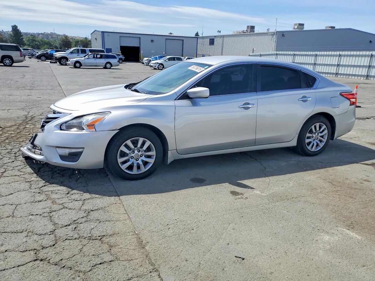 Salvage Nissan Altima Image