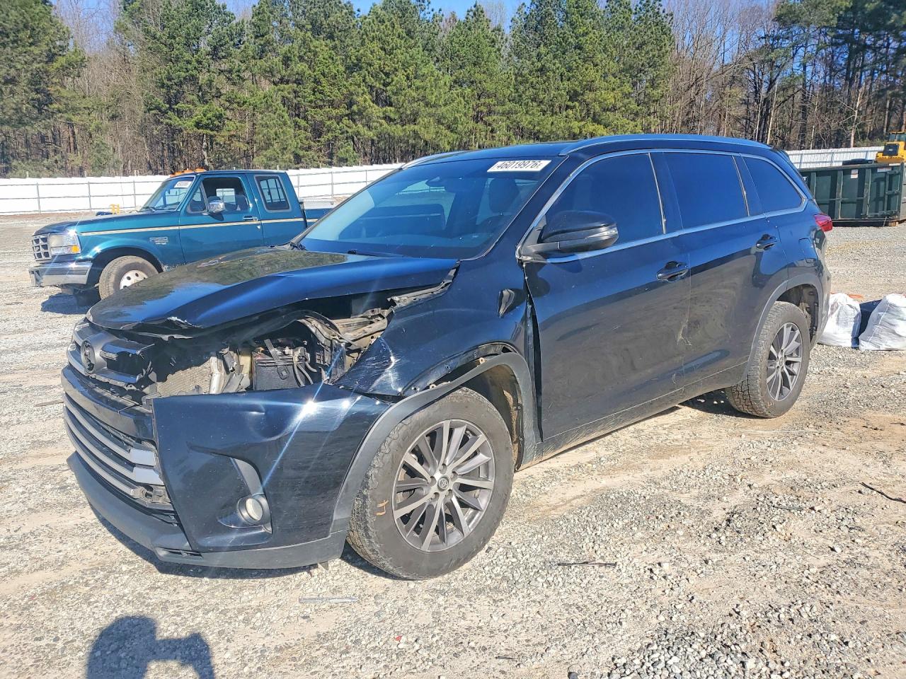 Salvage Toyota Highlander Image