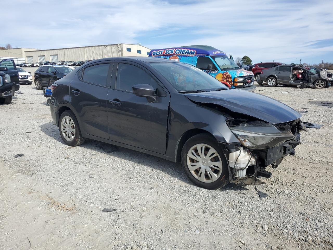 Toyota Yaris L