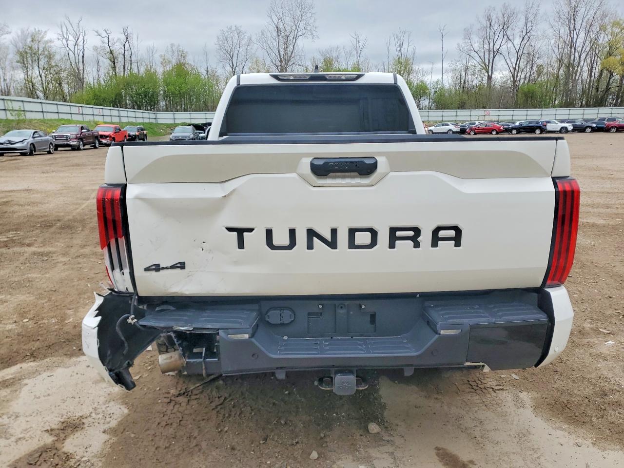Toyota Tundra Crewmax Sr5