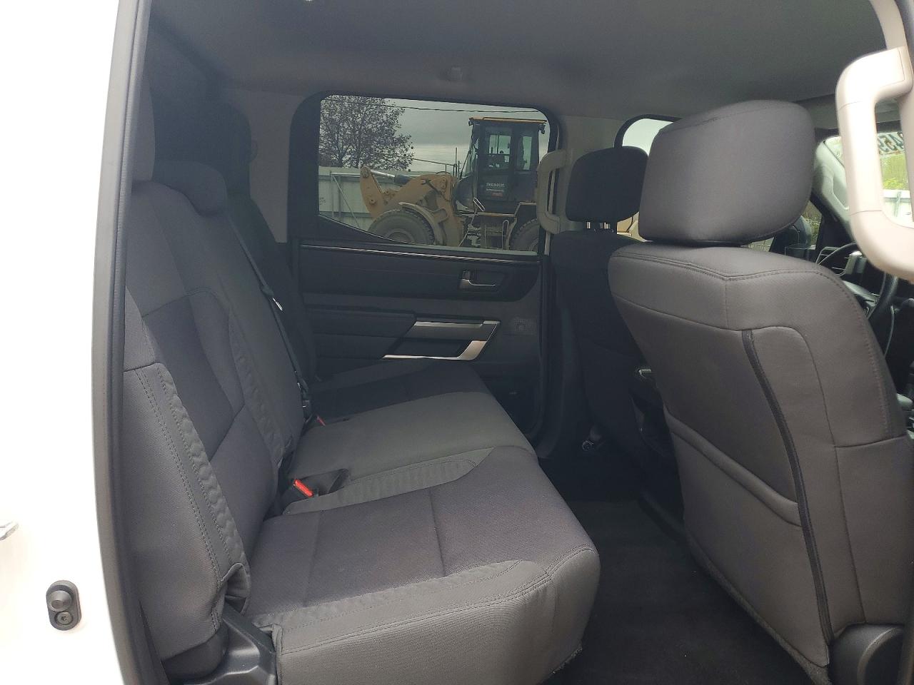 Toyota Tundra Crewmax Sr5