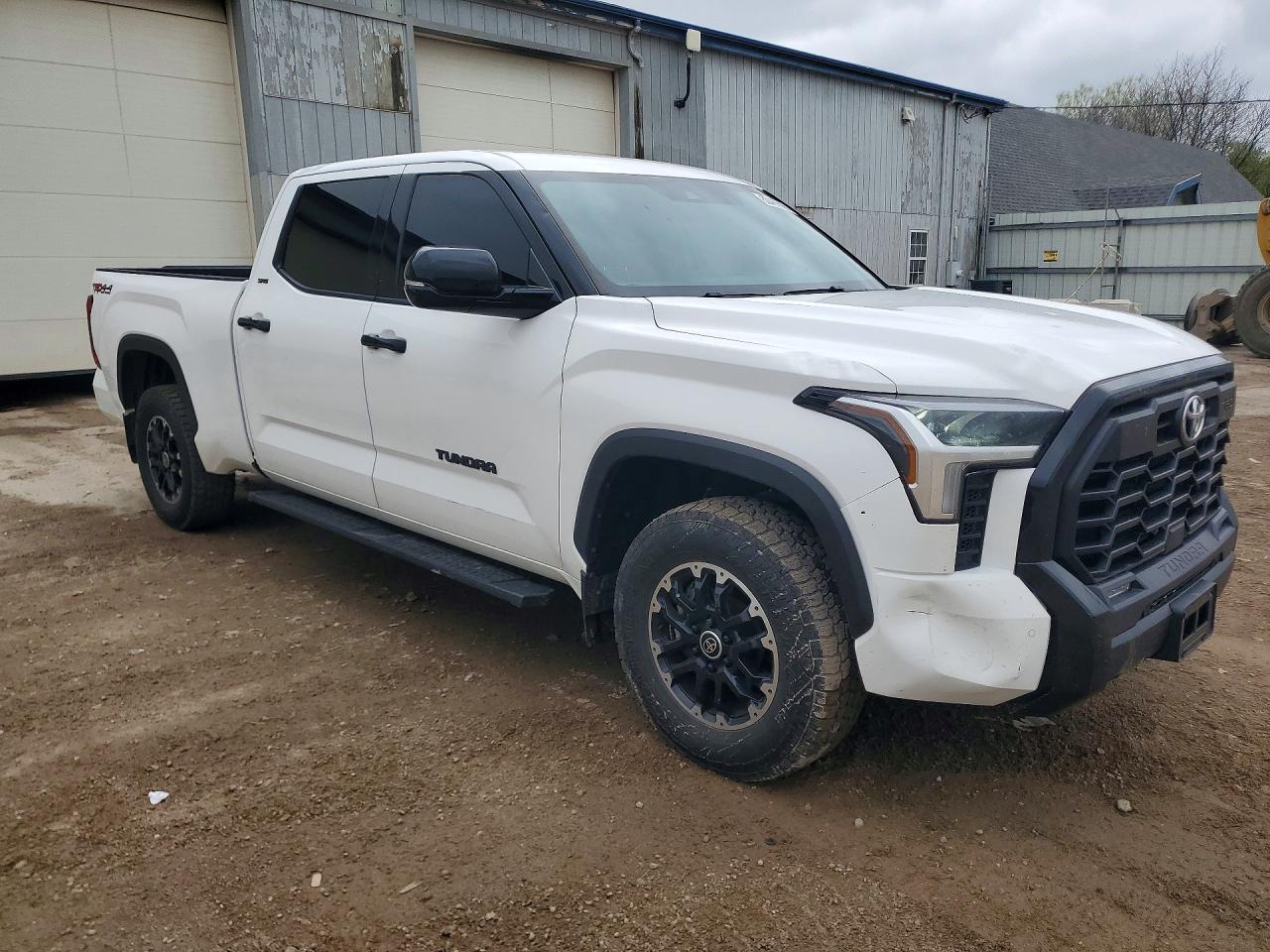 Toyota Tundra Crewmax Sr5