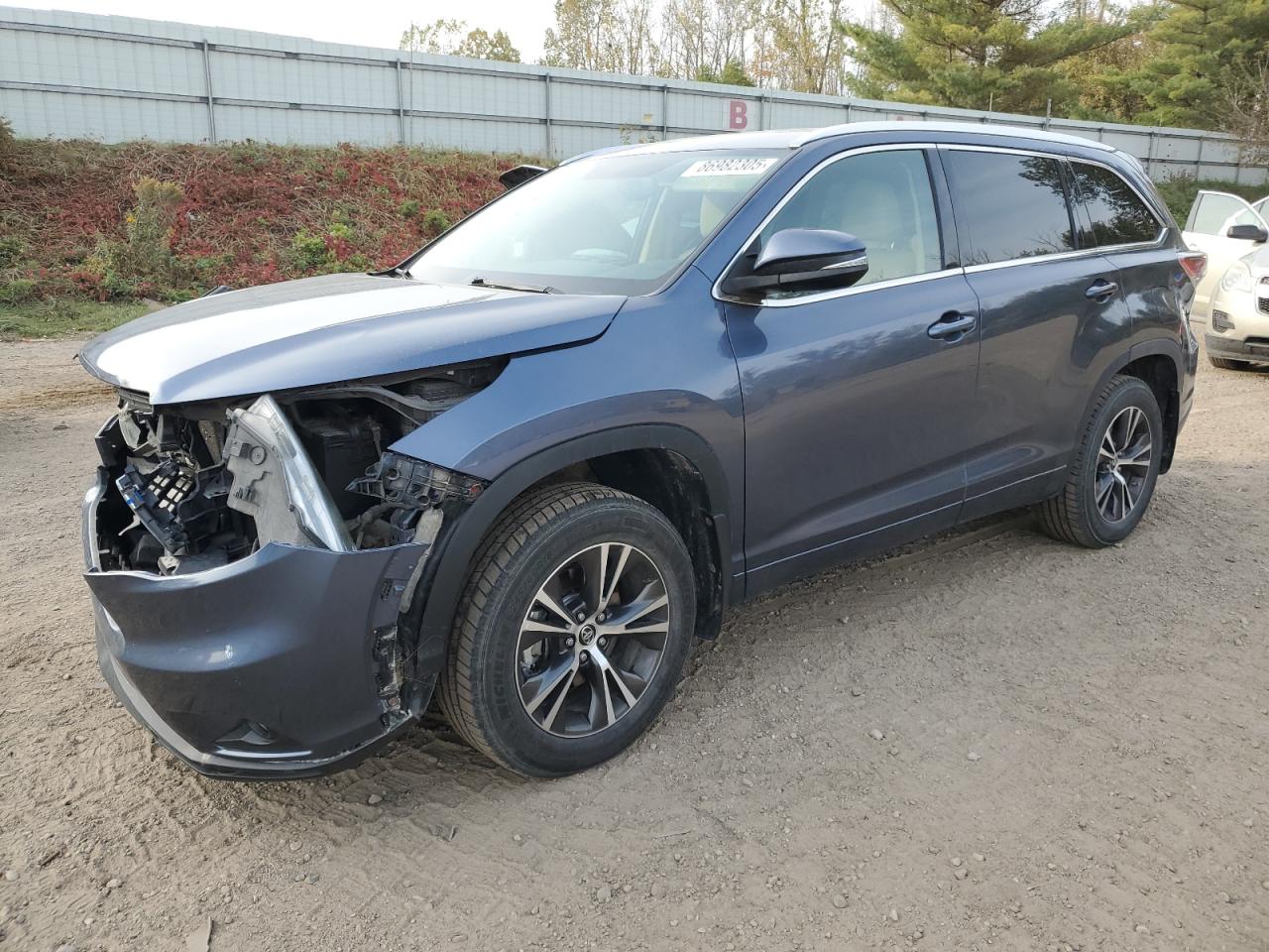 Salvage Toyota Highlander Image