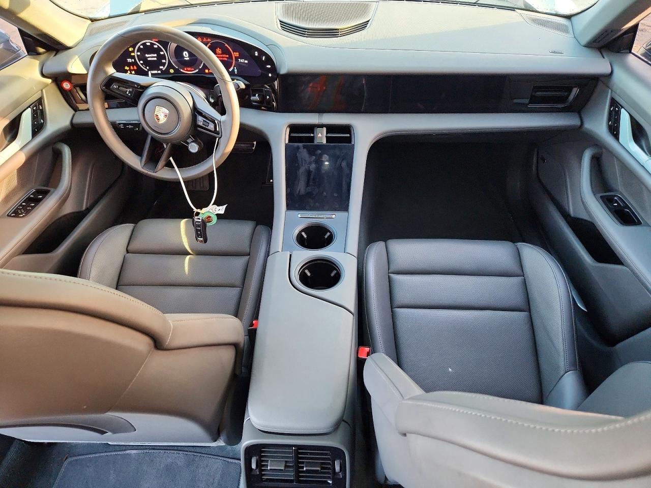 Porsche Taycan Base