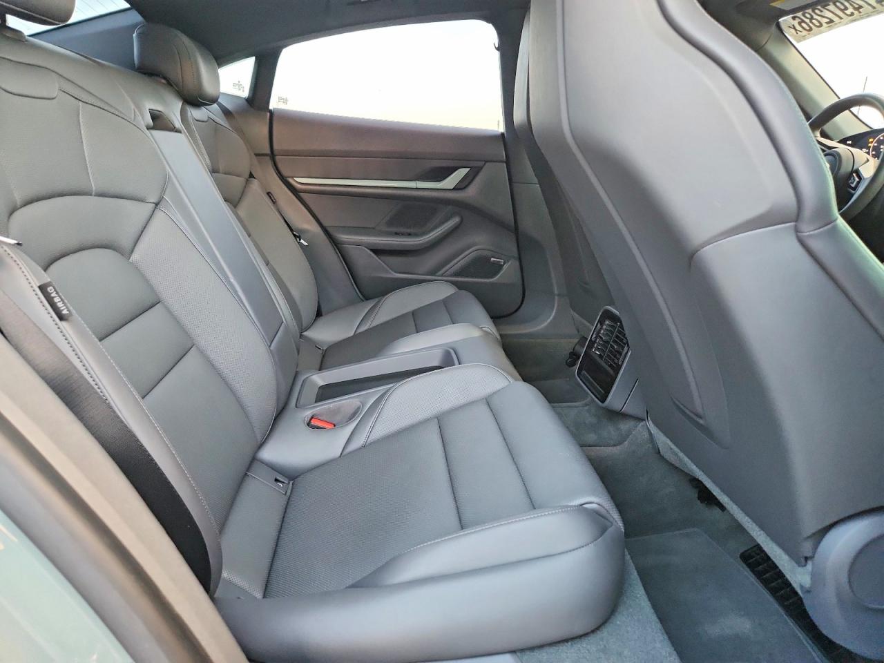 Porsche Taycan Base