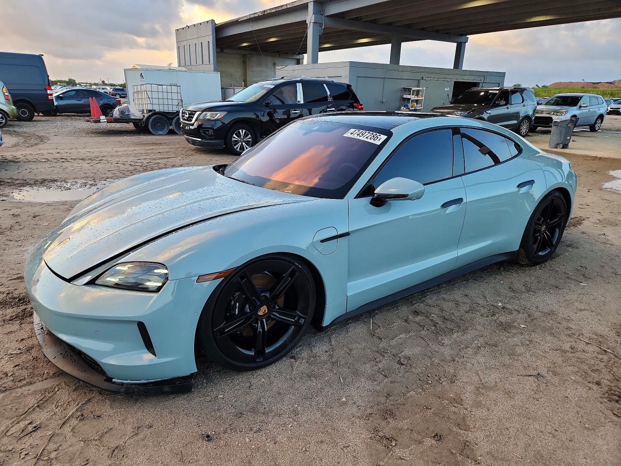 Salvage Porsche Taycan Image