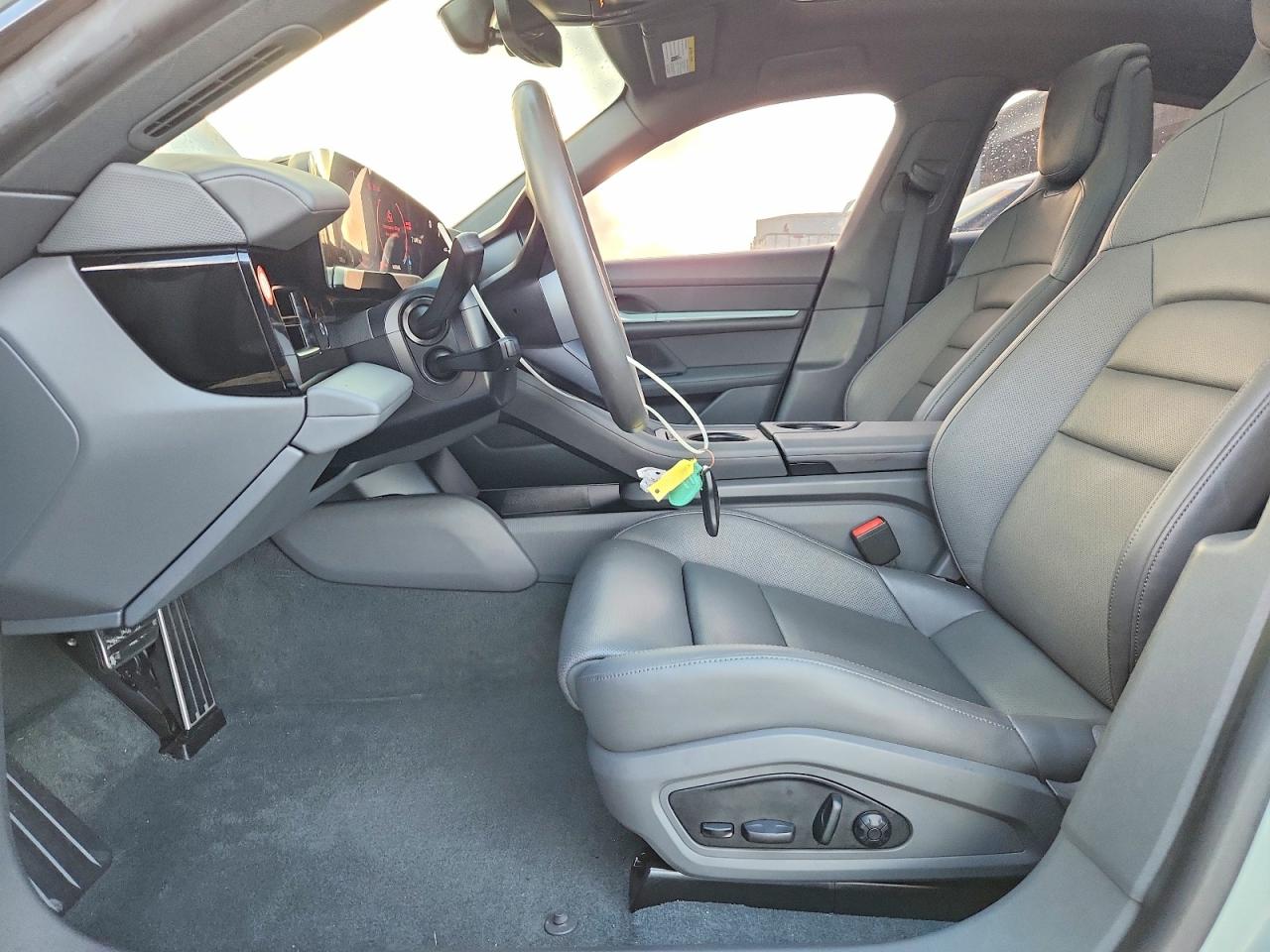 Porsche Taycan Base