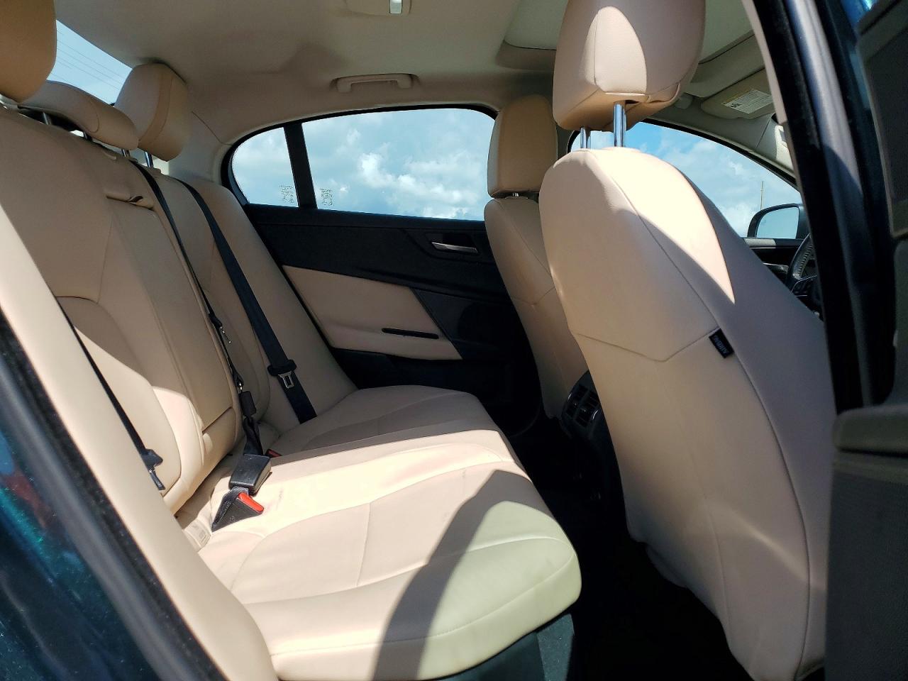 Jaguar XE Premium