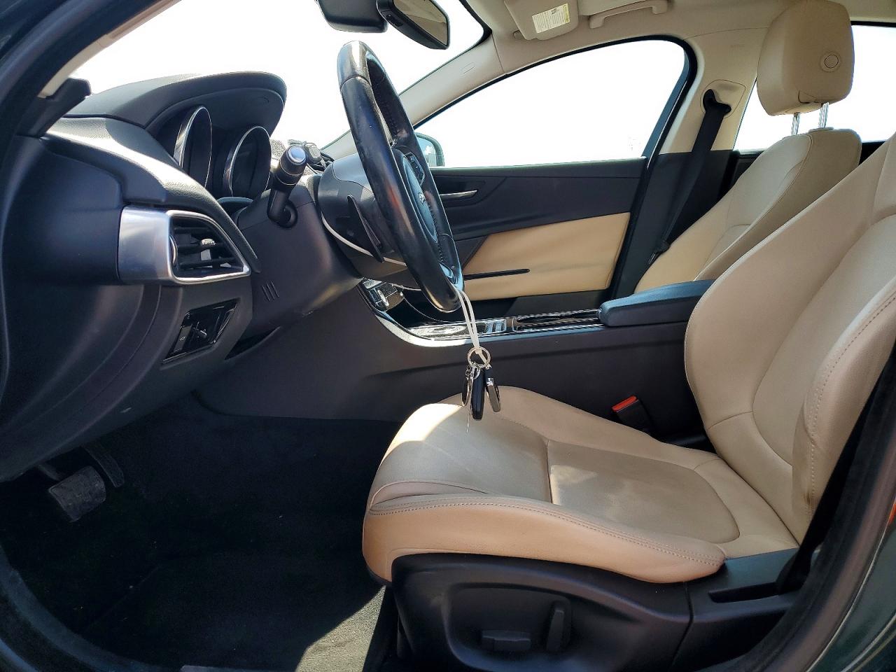 Jaguar XE Premium