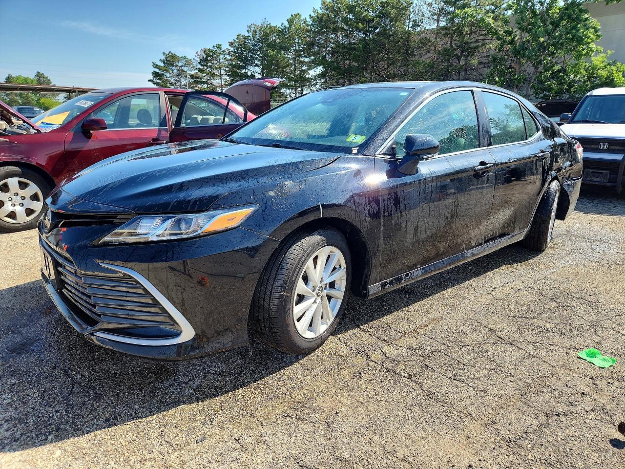 Salvage Toyota Camry Image