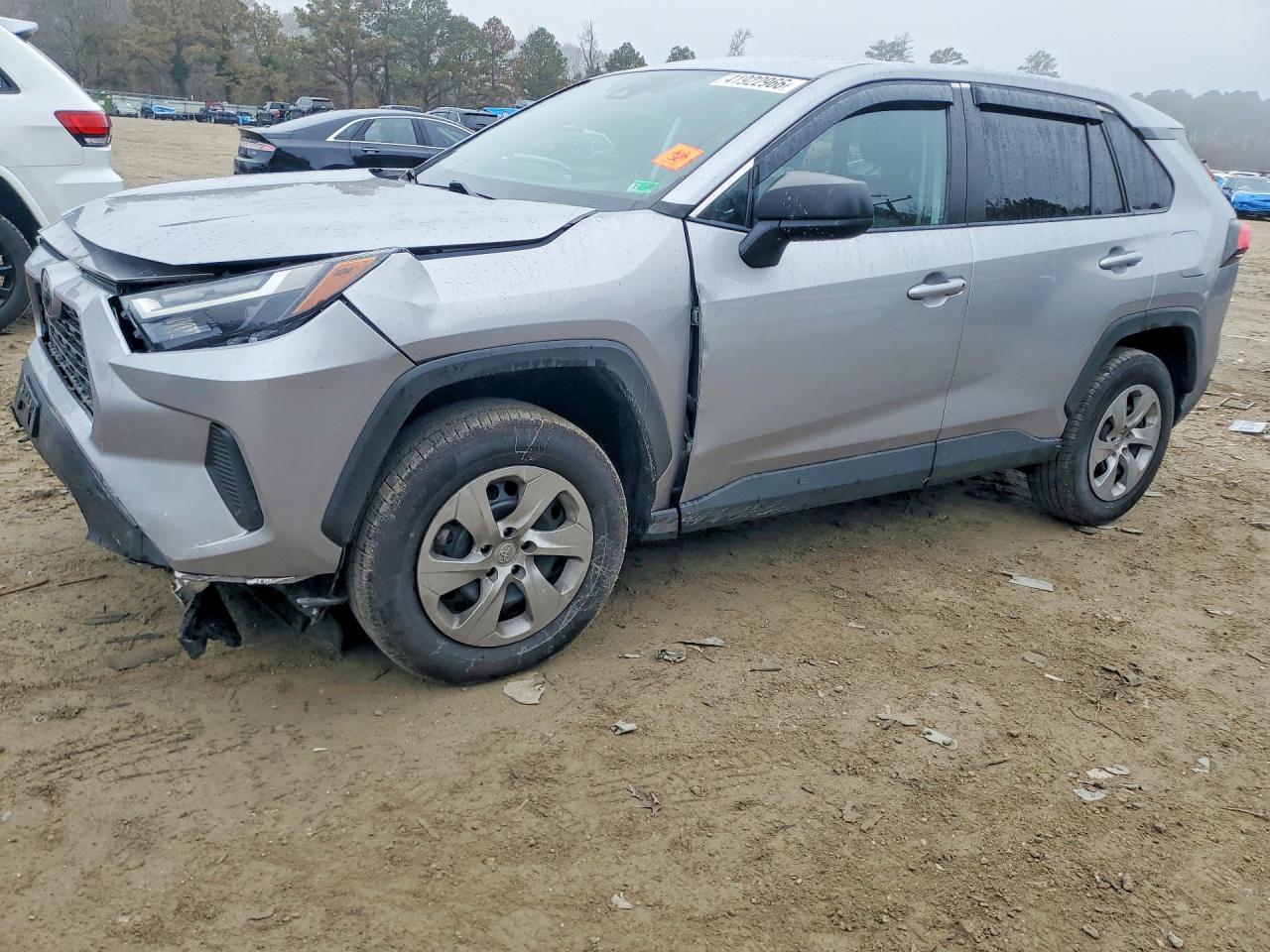 Salvage Toyota RAV4 Image