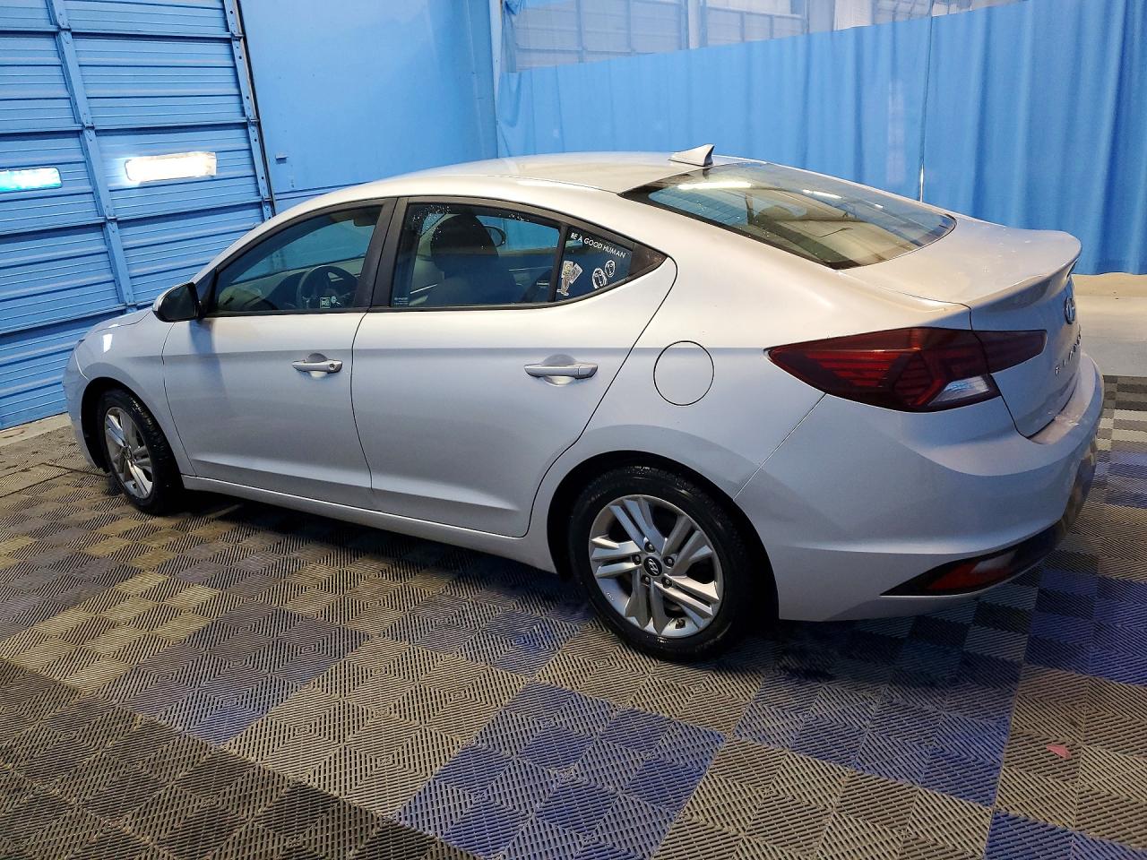 Hyundai ELANTRA Sel