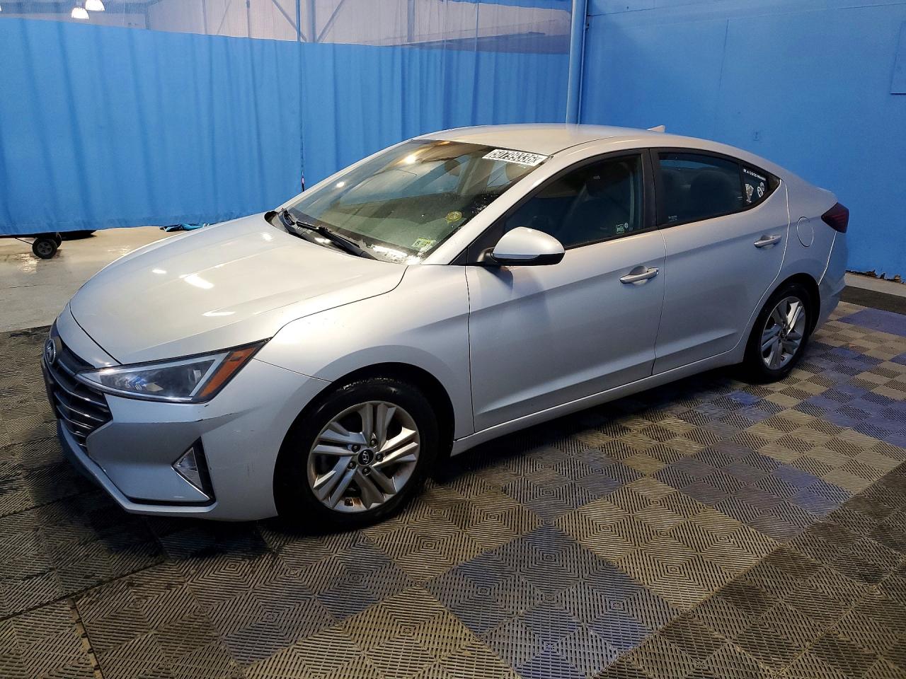 Salvage Hyundai ELANTRA Image