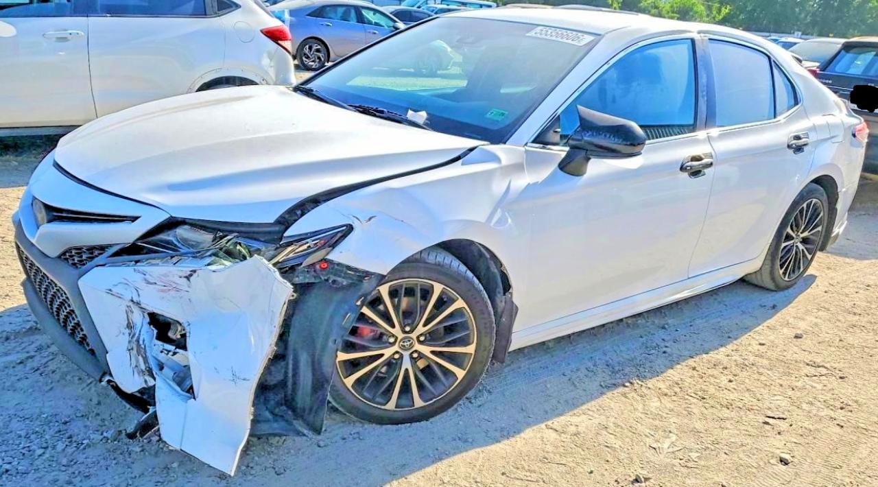 Salvage Toyota Camry Image