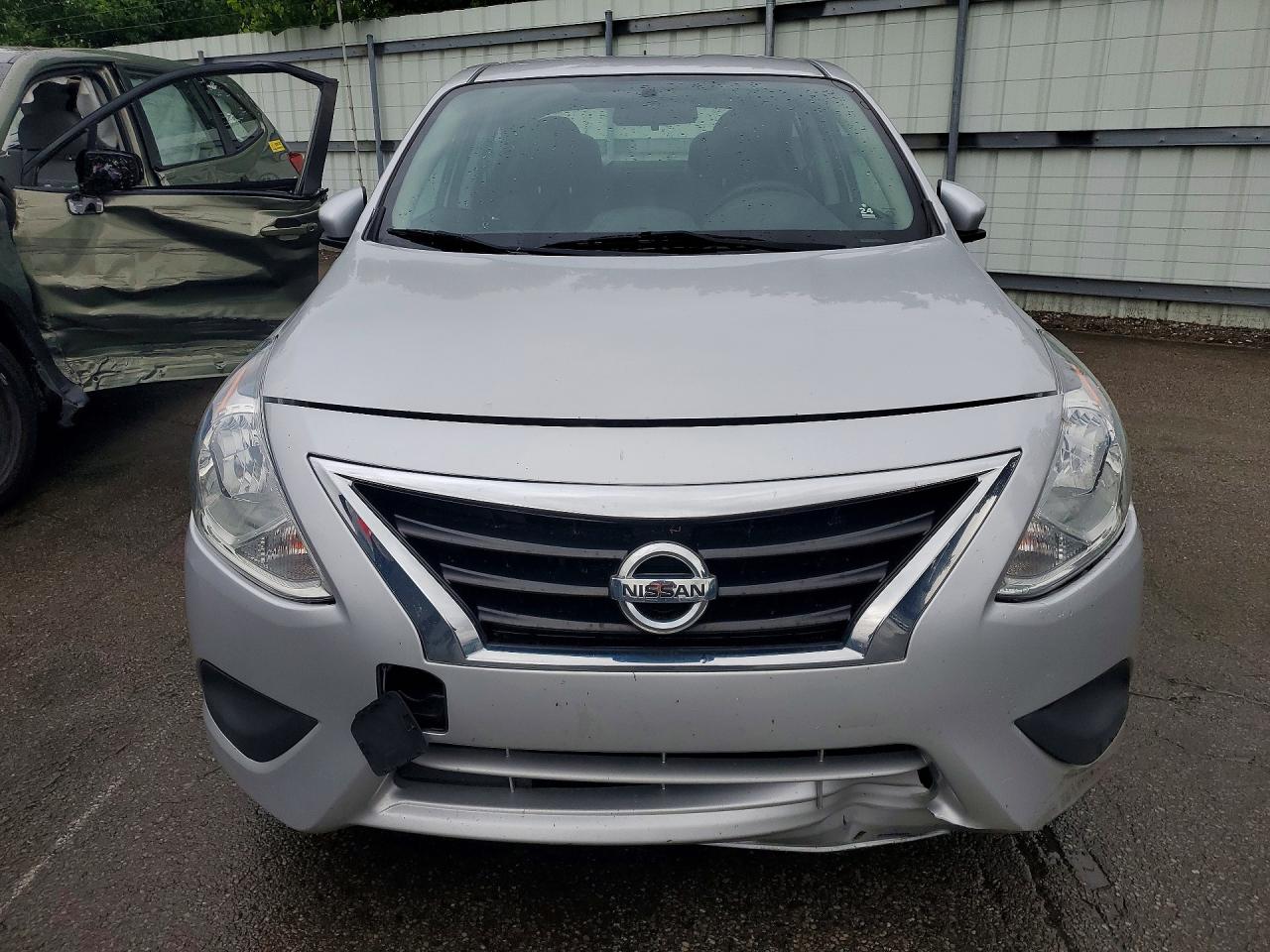 Nissan Versa Sv