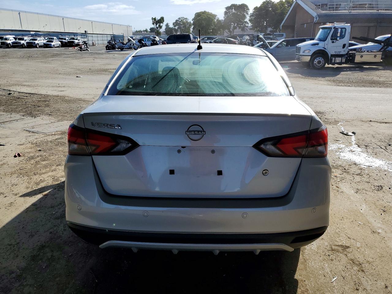 Nissan Versa S