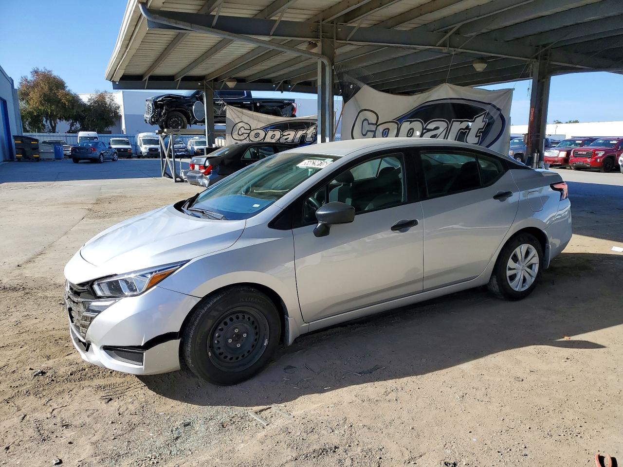 Salvage Nissan Versa Image
