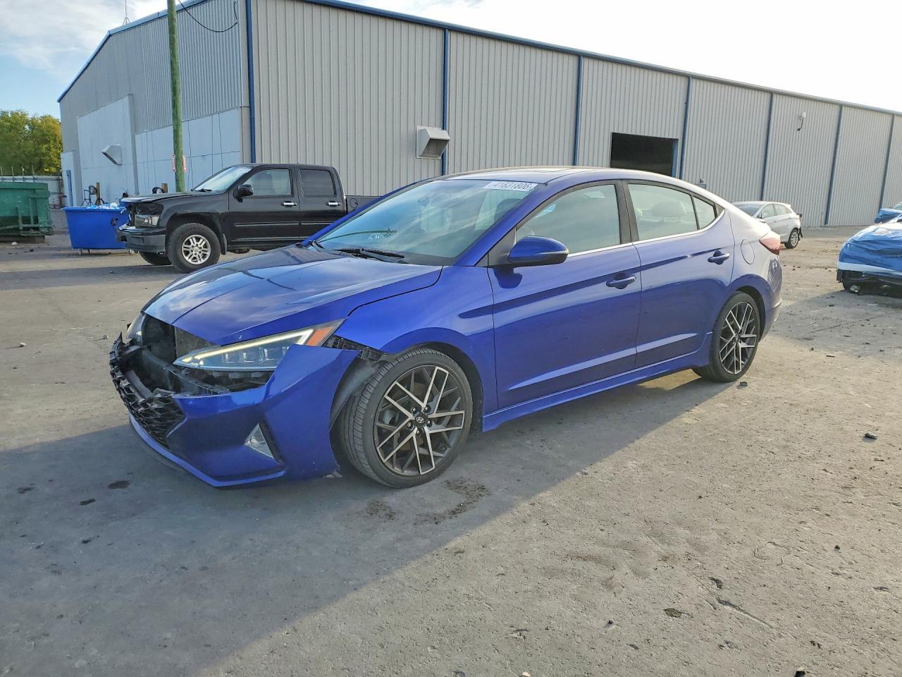Salvage Hyundai ELANTRA Image