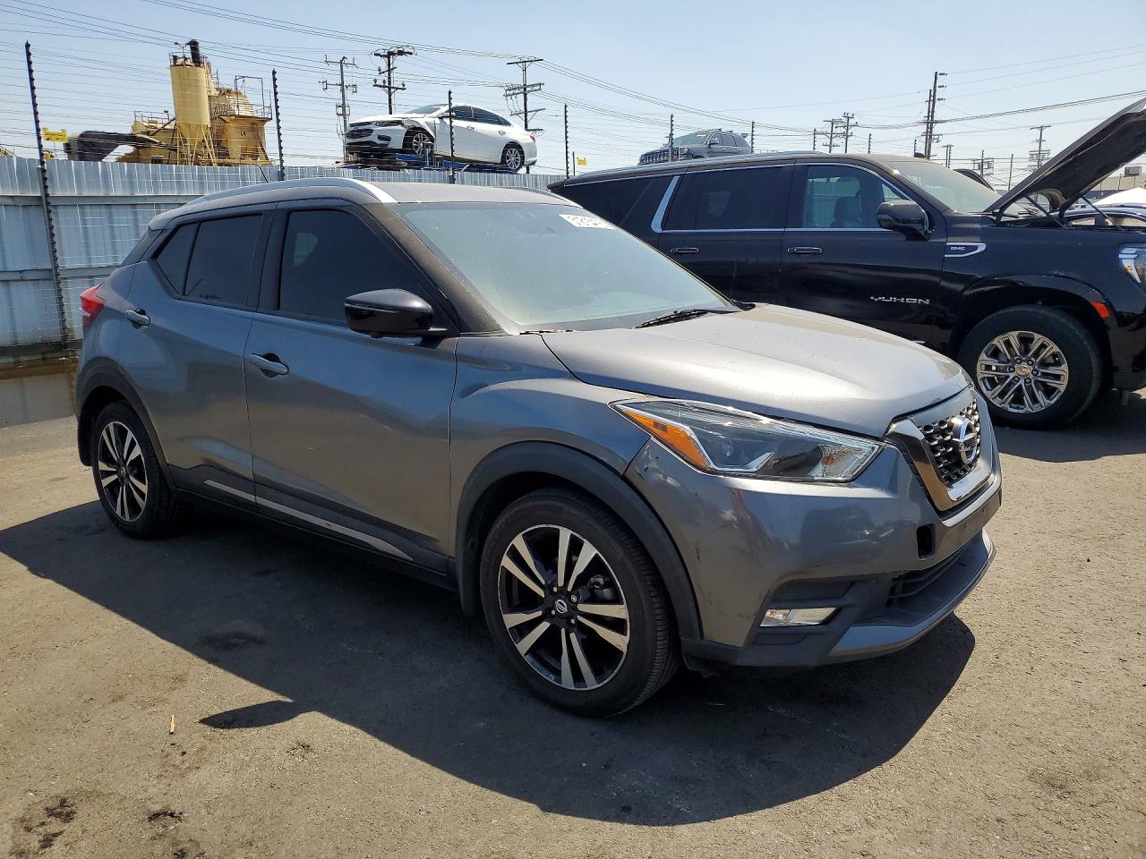 Nissan Kicks Sr