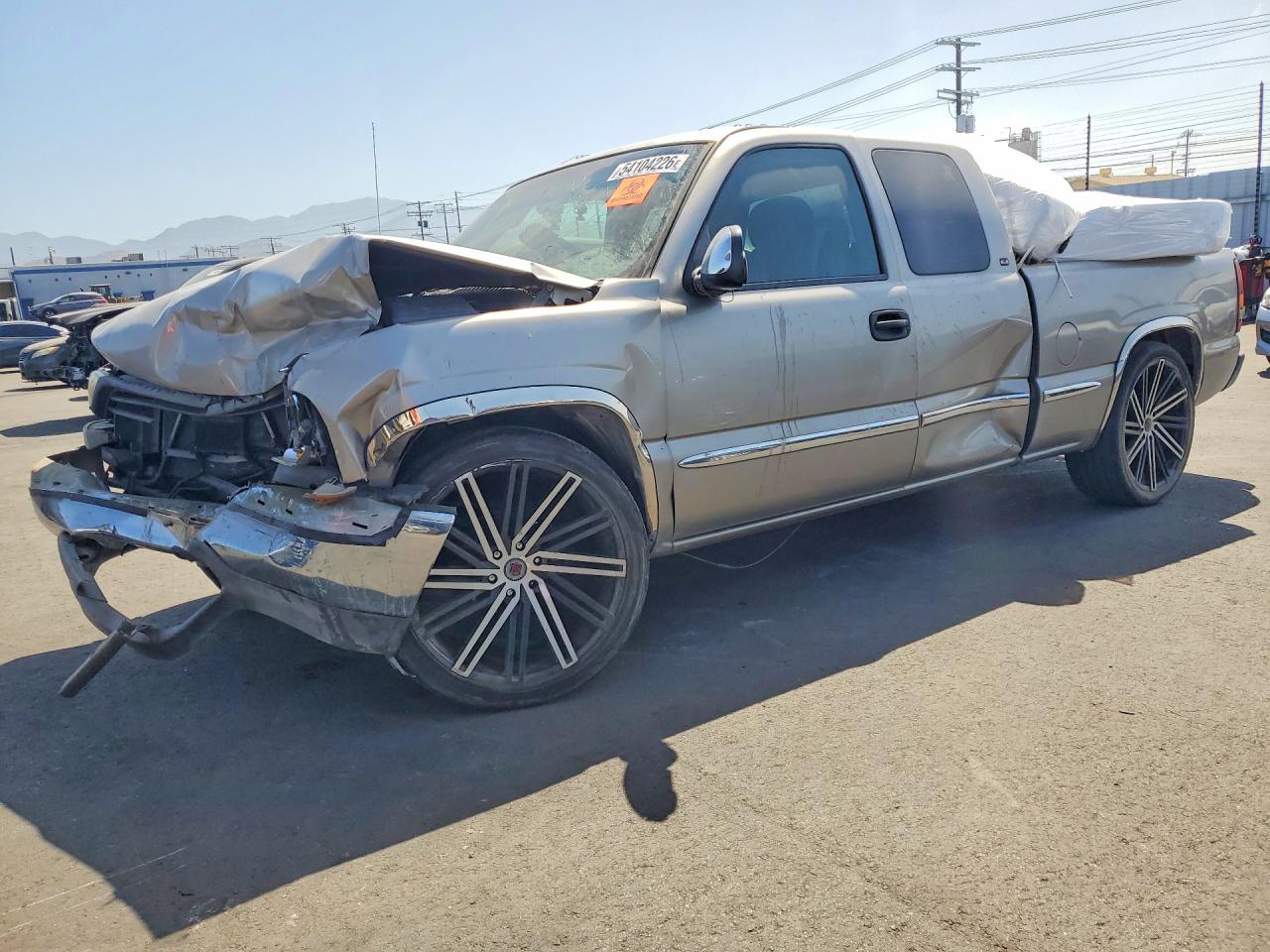 Salvage GMC Sierra Image
